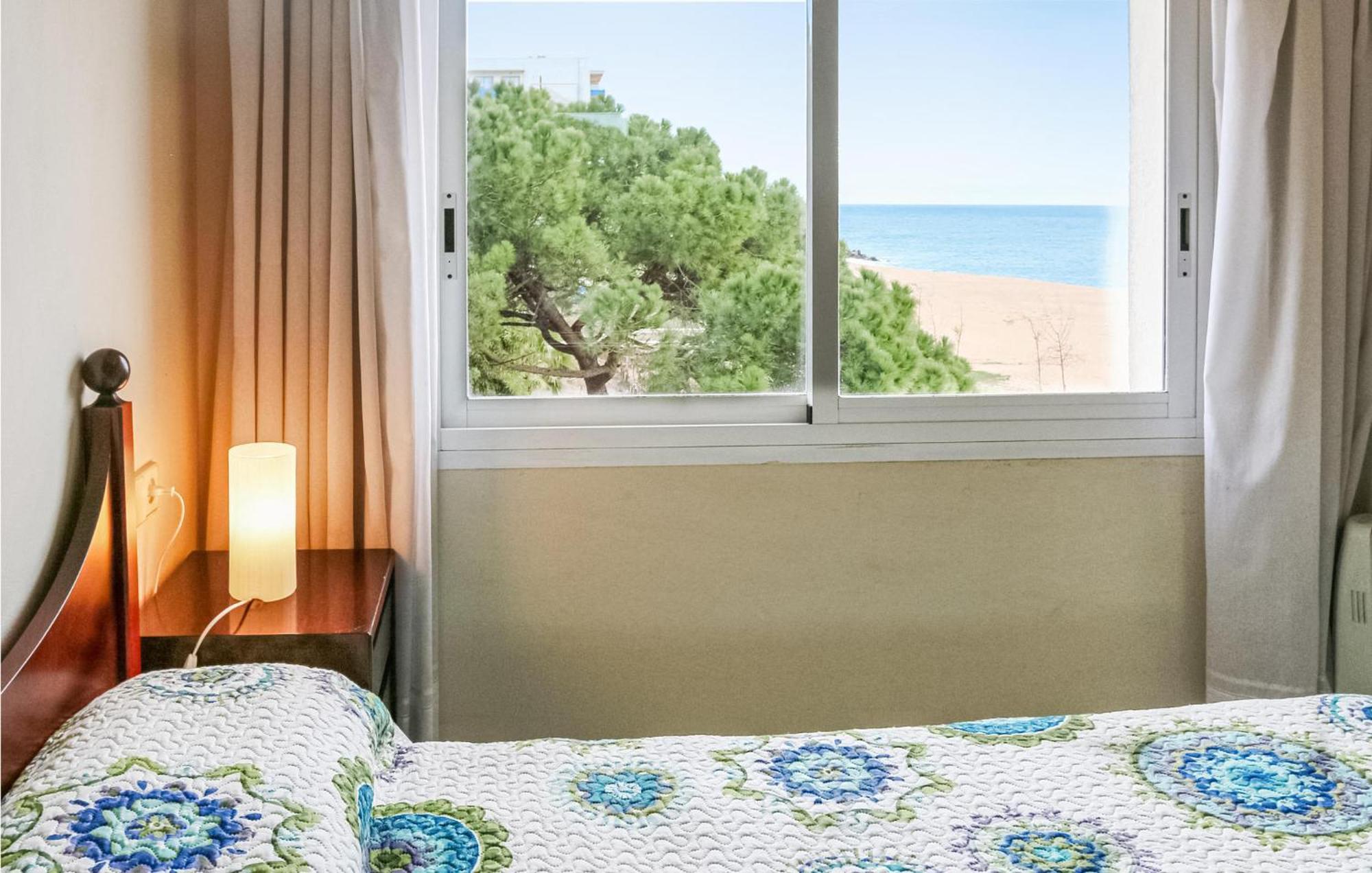 Awesome Apartment In Santa Susanna With Kitchen Bagian luar foto