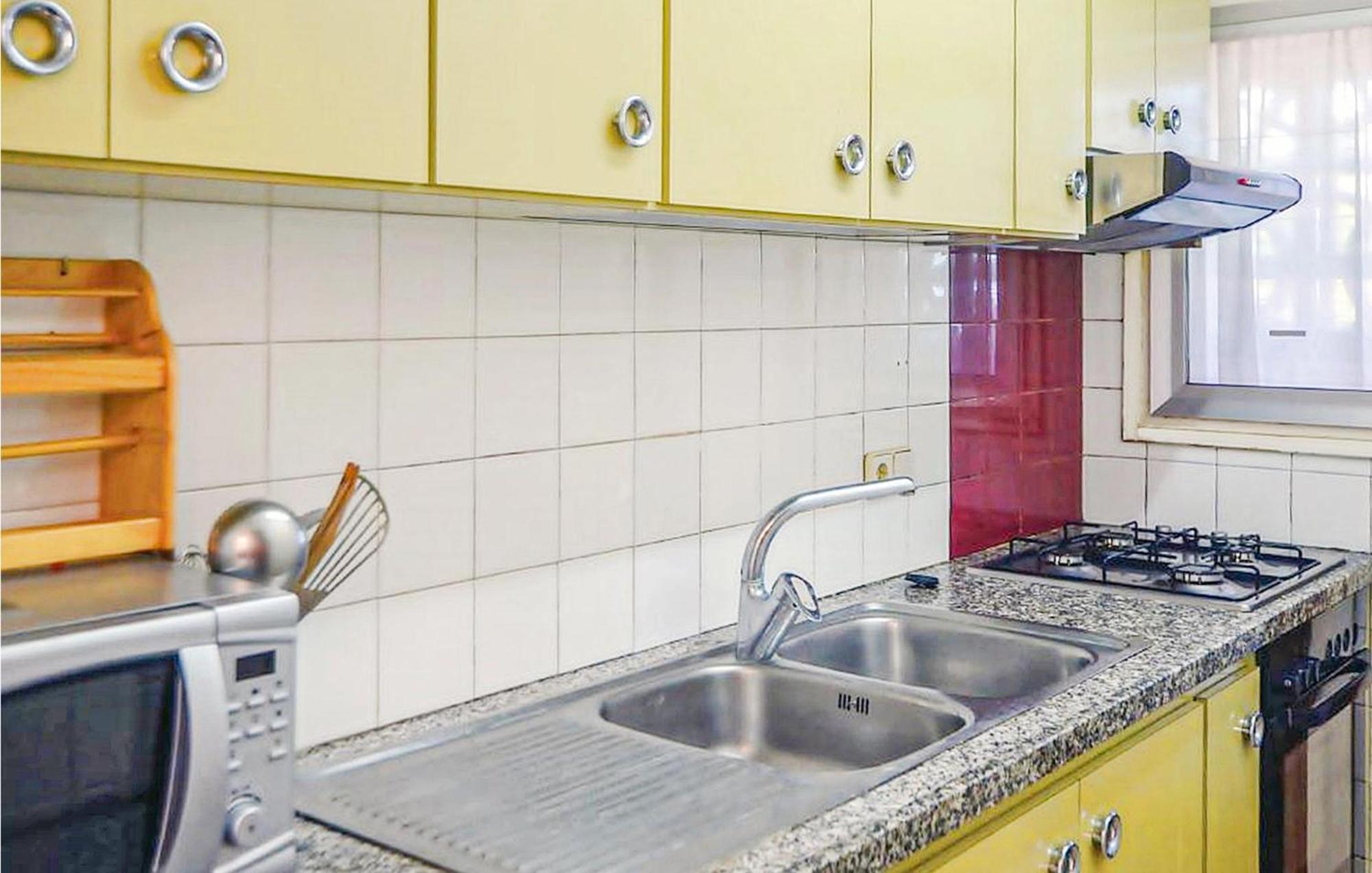 Awesome Apartment In Santa Susanna With Kitchen Bagian luar foto