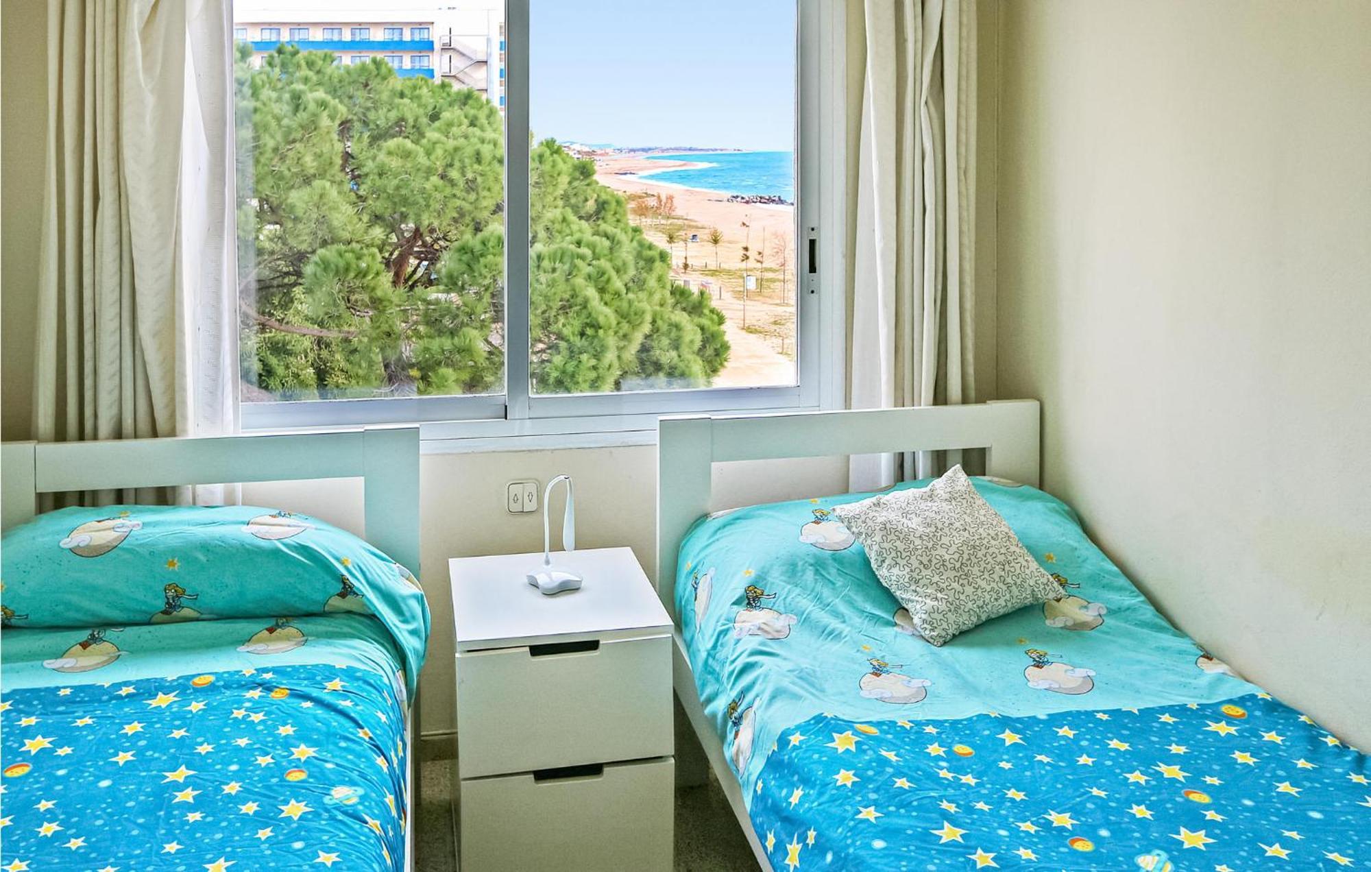 Awesome Apartment In Santa Susanna With Kitchen Bagian luar foto