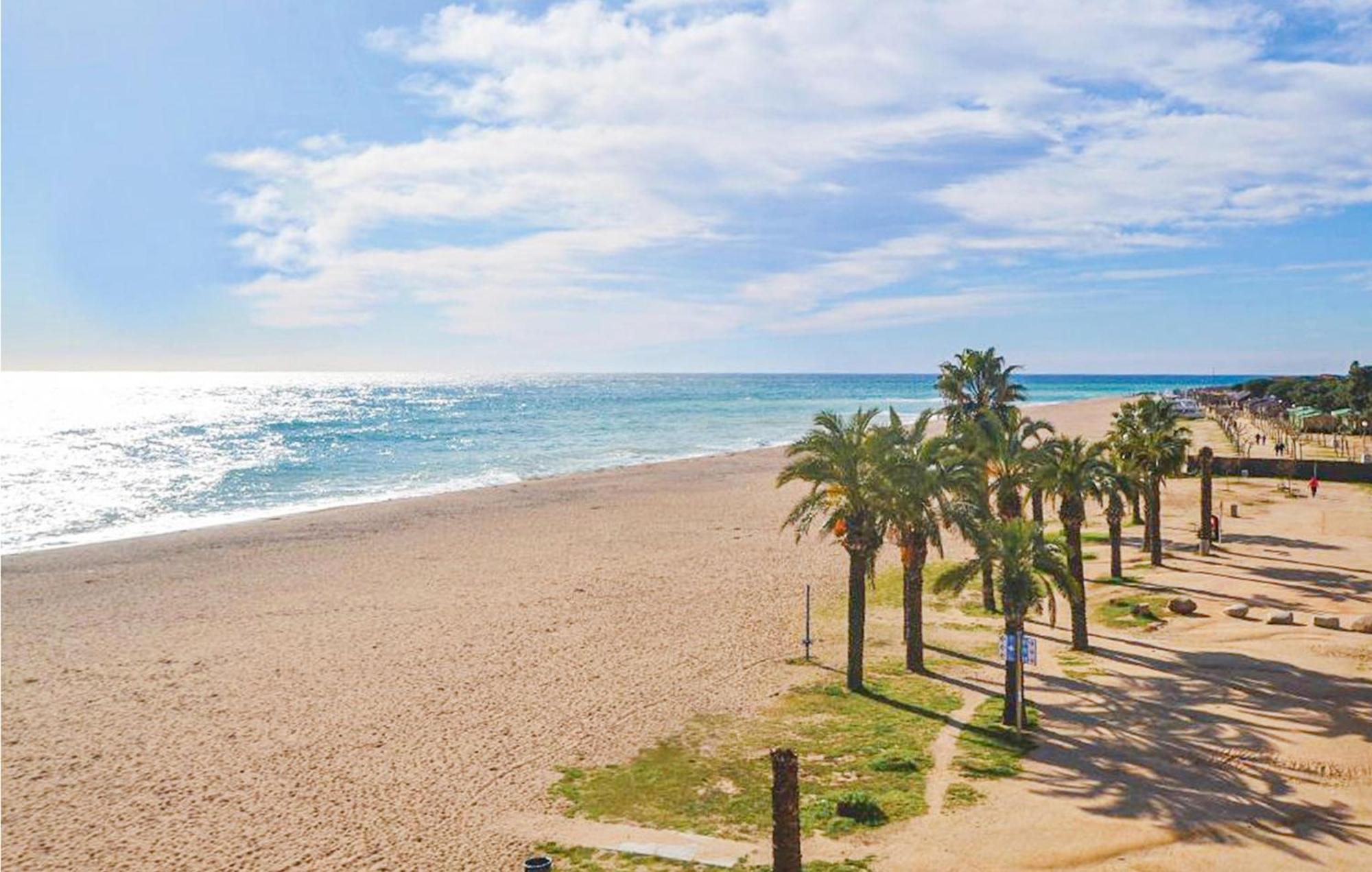 Awesome Apartment In Santa Susanna With Kitchen Bagian luar foto