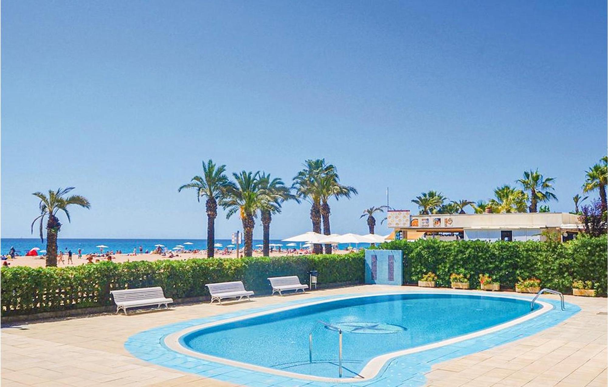 Awesome Apartment In Santa Susanna With Kitchen Bagian luar foto